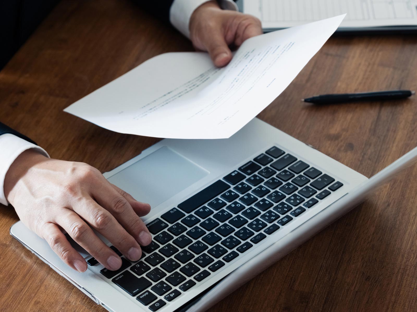 校閲 - 株式会社メディアプルーフ