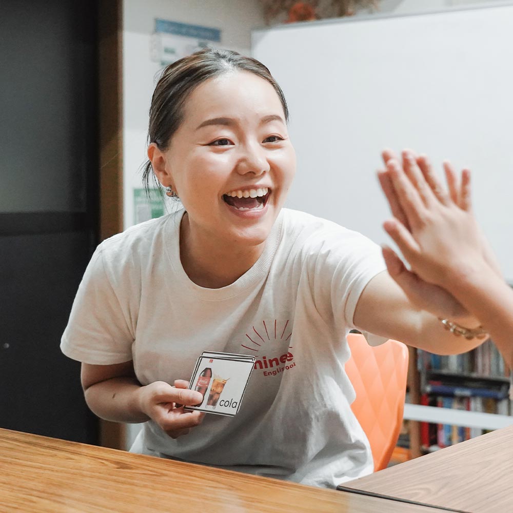 英会話教室でのレッスン - 英会話教室Shineee