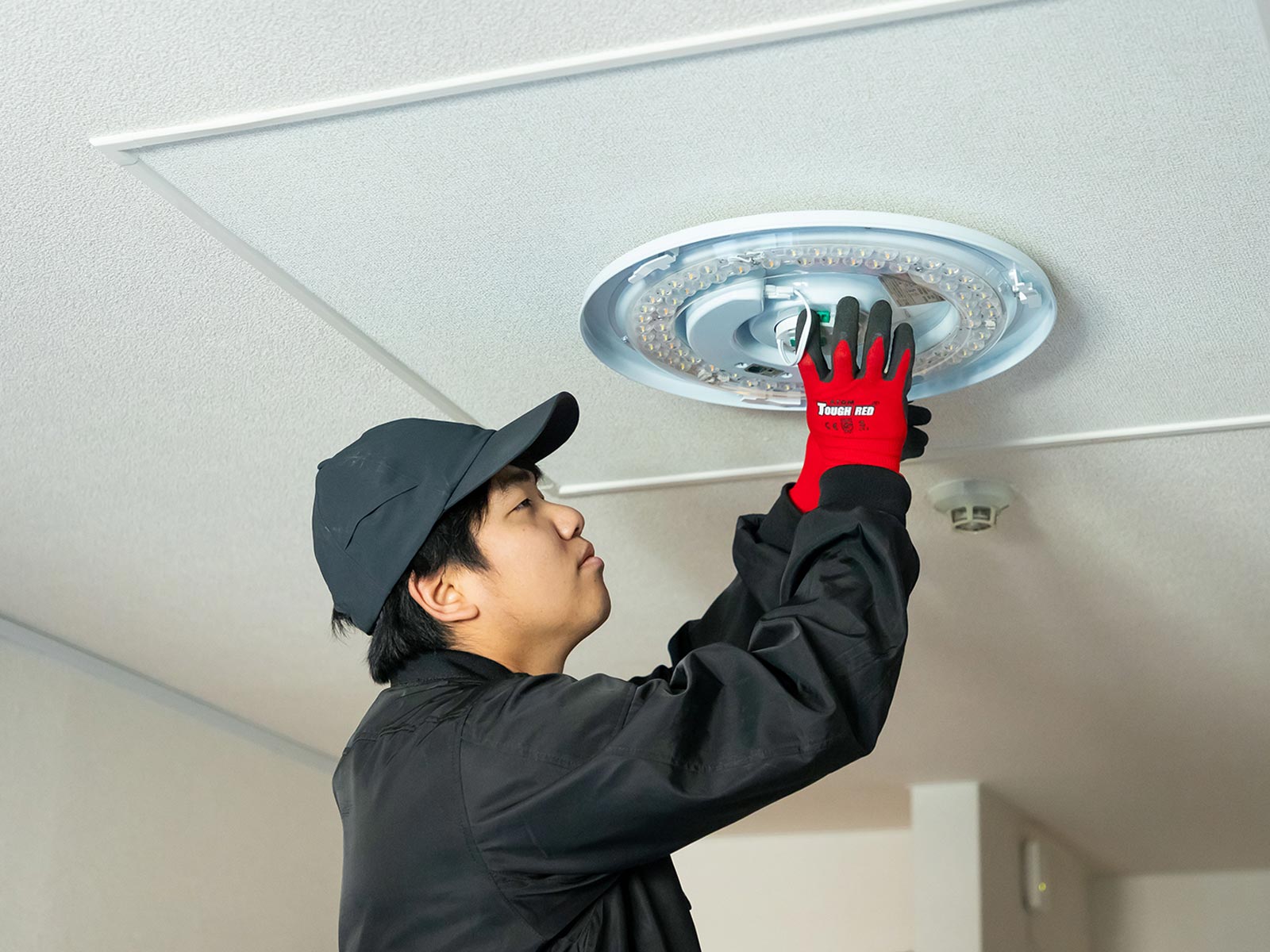 エアコン工事 - イズミヤ電気