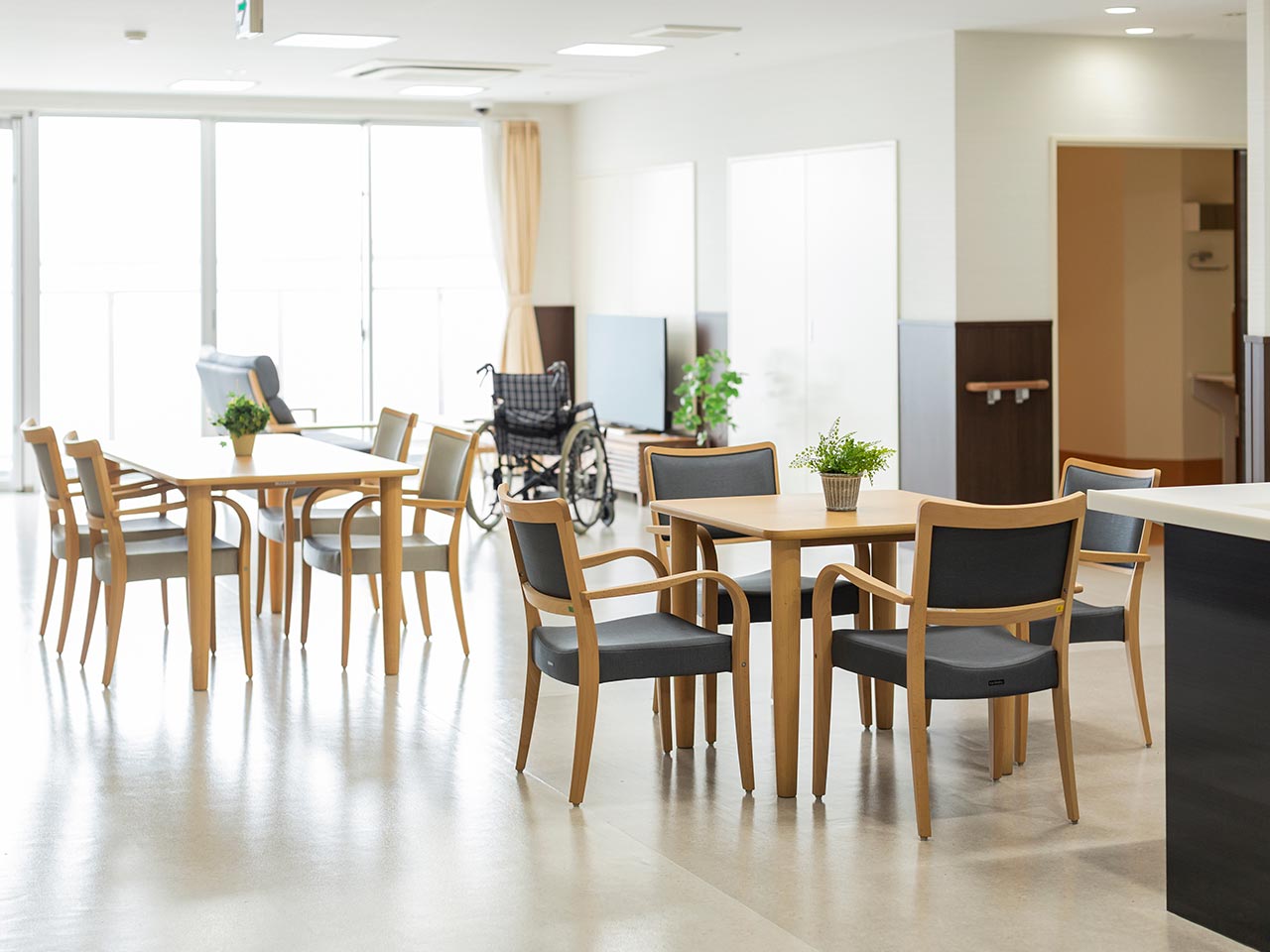 老人ホーム紹介 - 株式会社DELTA PLUS