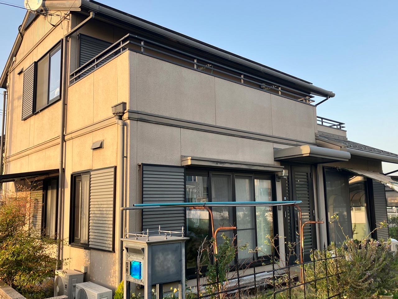 外壁塗装工事 - 彩工