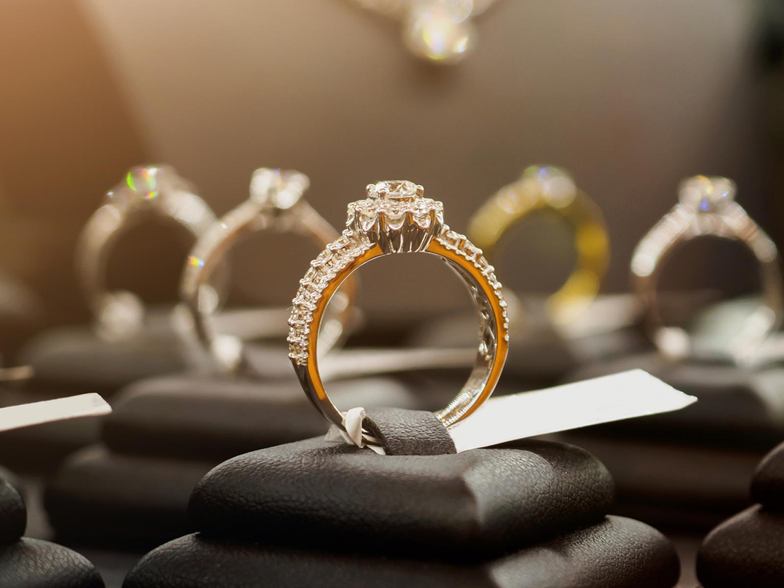 買取・小売り - 株式会社chemis