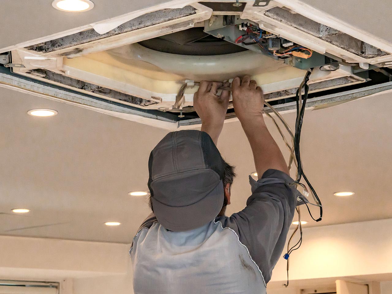 エアコン・電気工事 - 奥村電気空調株式会社