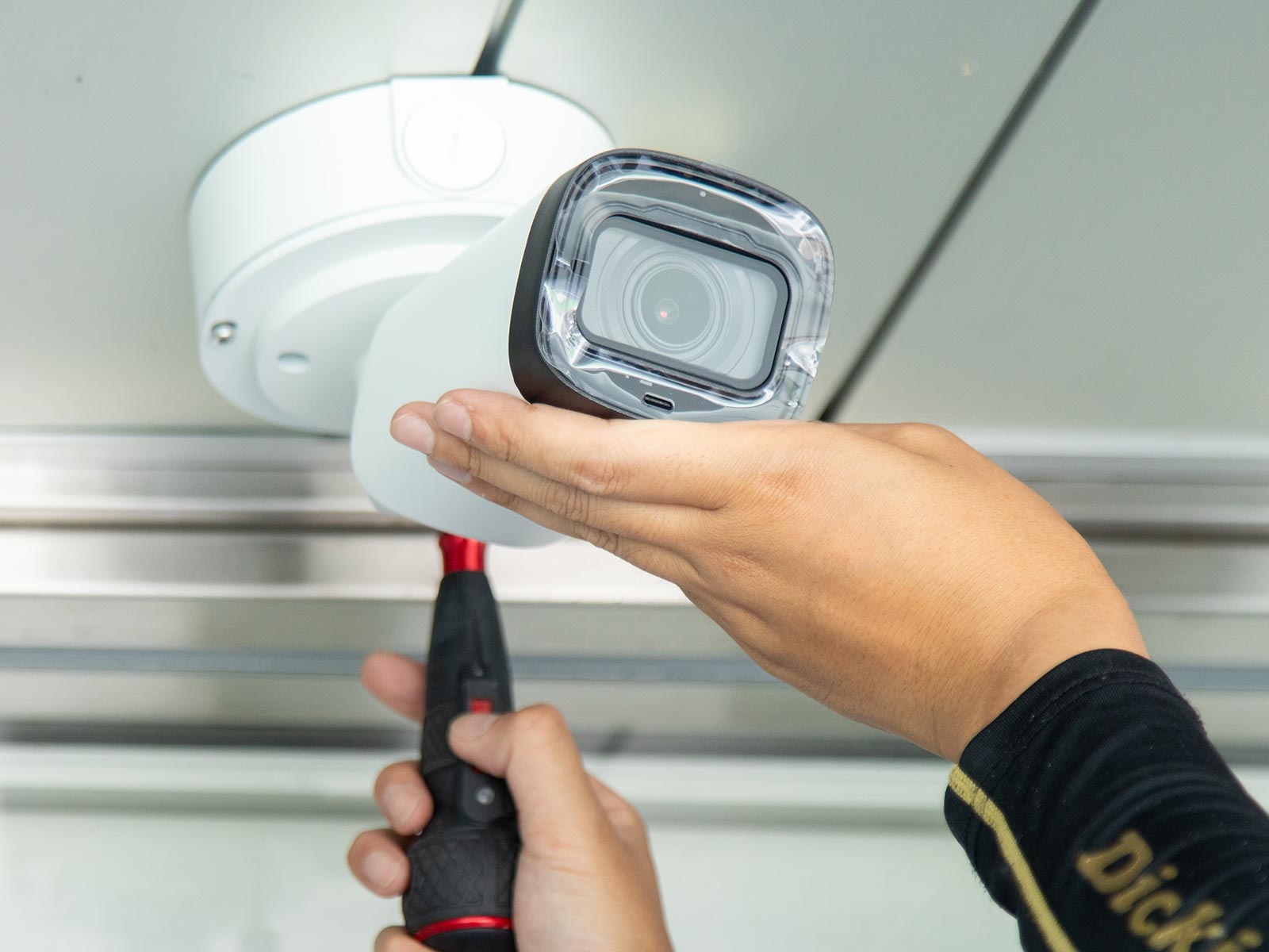 防犯カメラの設置 - 株式会社アグラス