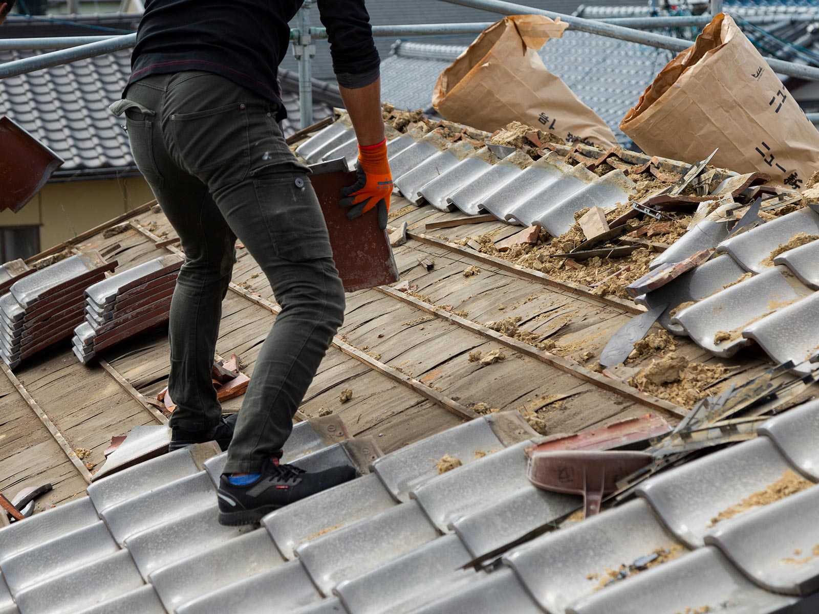 屋根工事 - シルバーテック