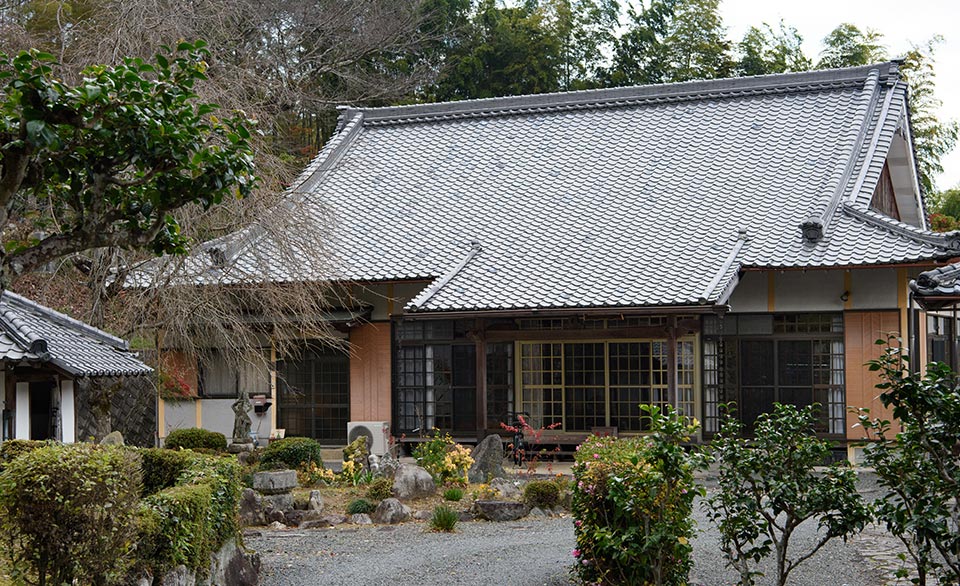 境内の四季 - 宗教法人意泉院