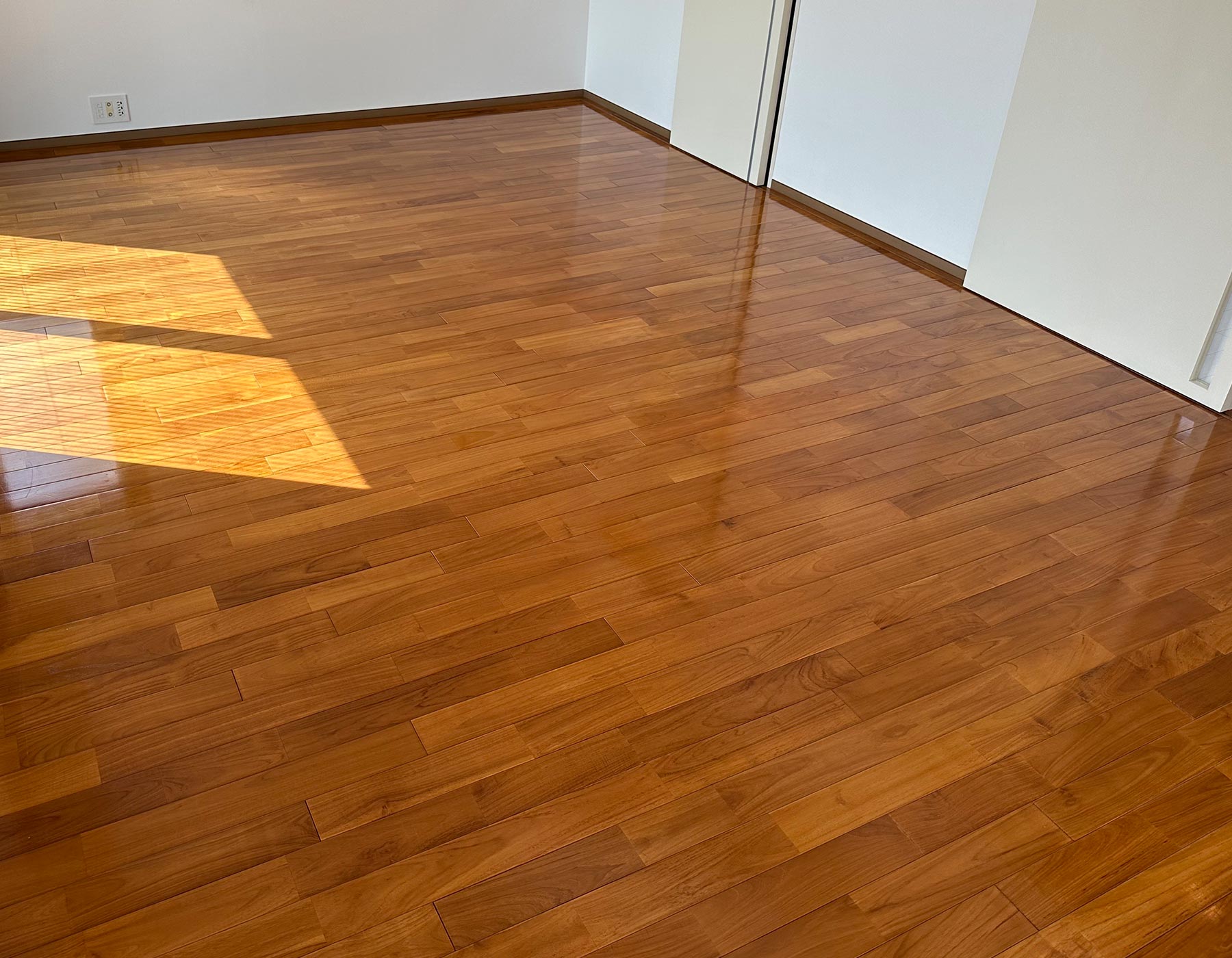 床の張替え施工 - Liberte